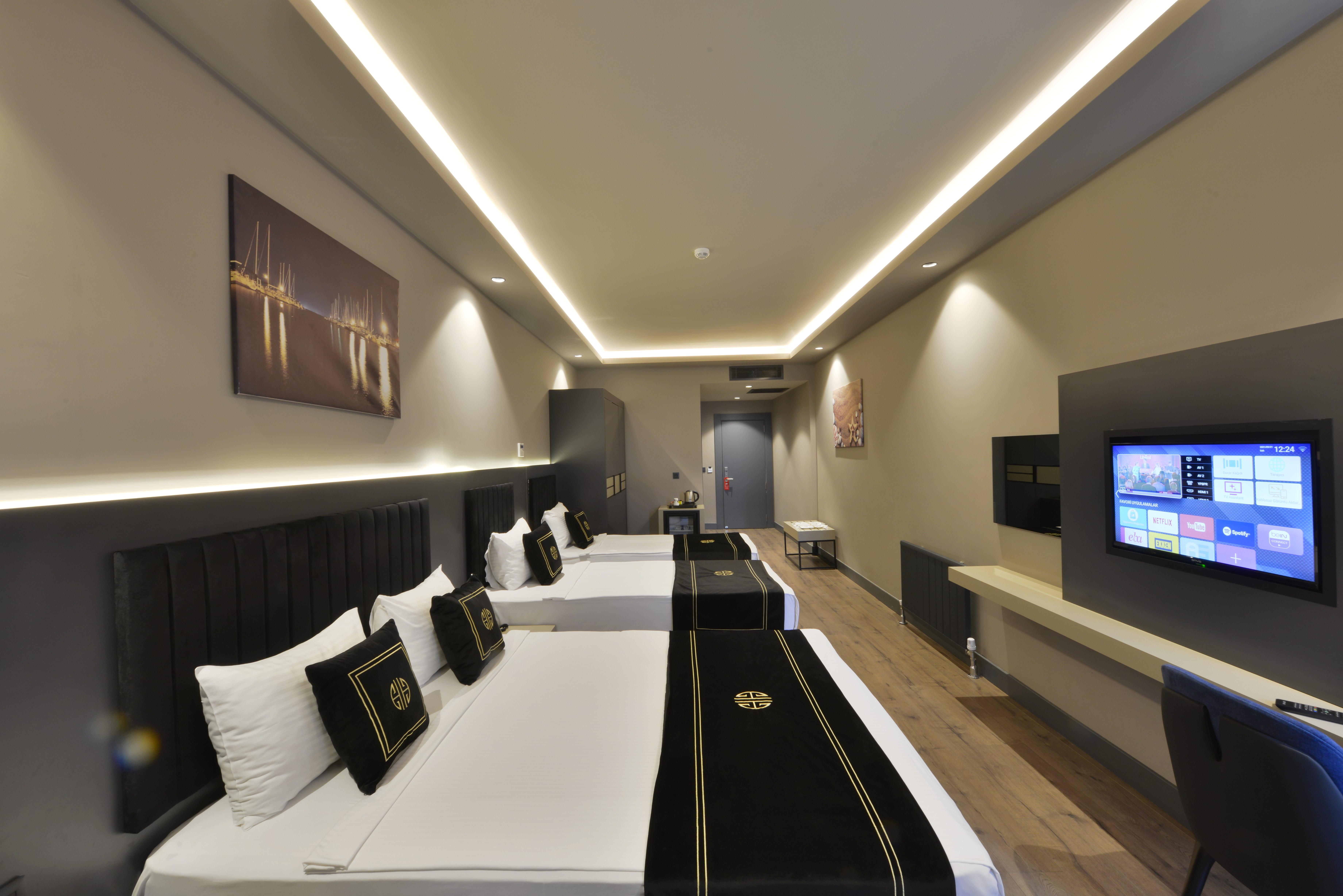 Hidden Hills Airport Otel 5*