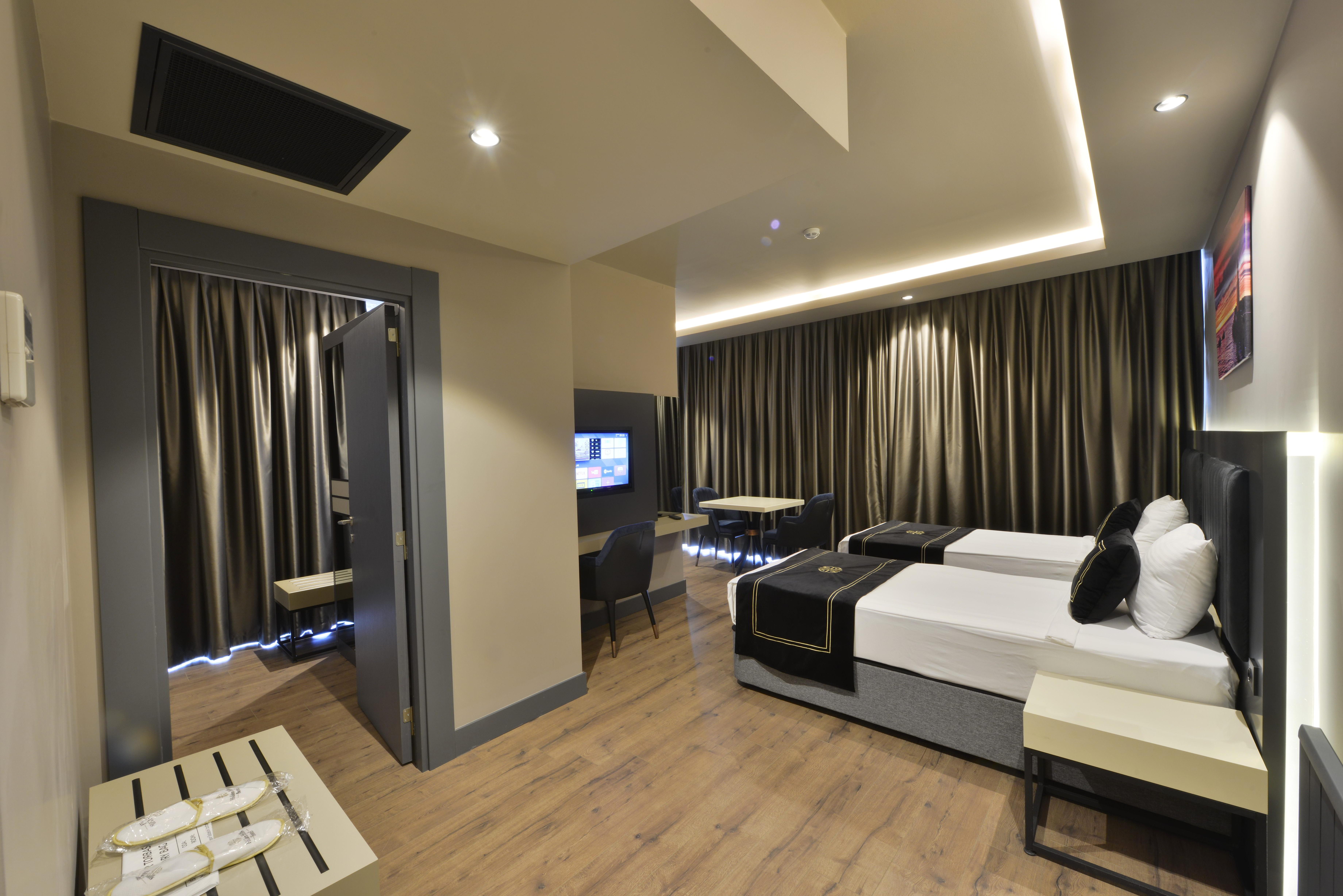 Hidden Hills Airport 5*