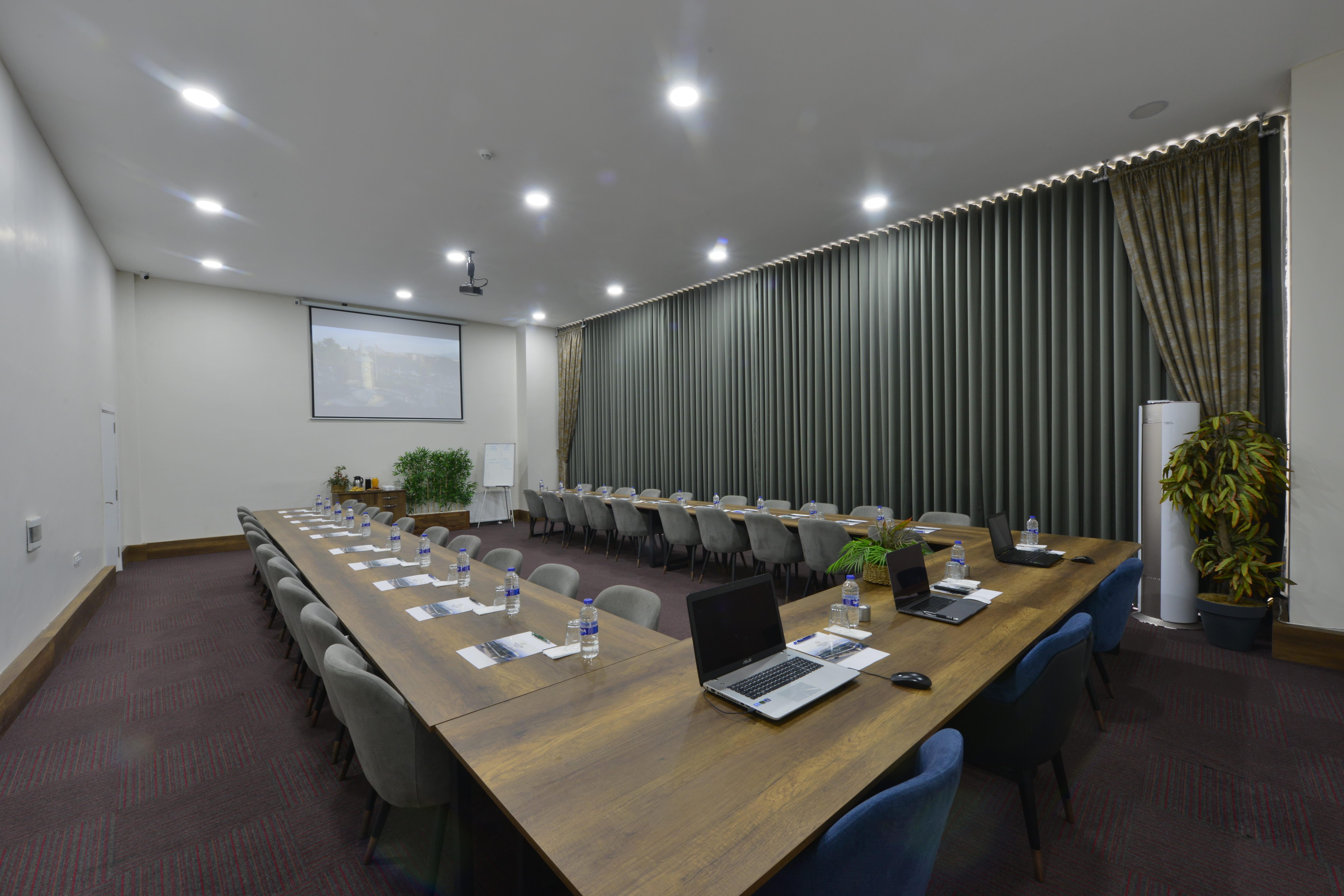 Hidden Hills Airport 5* İstanbul