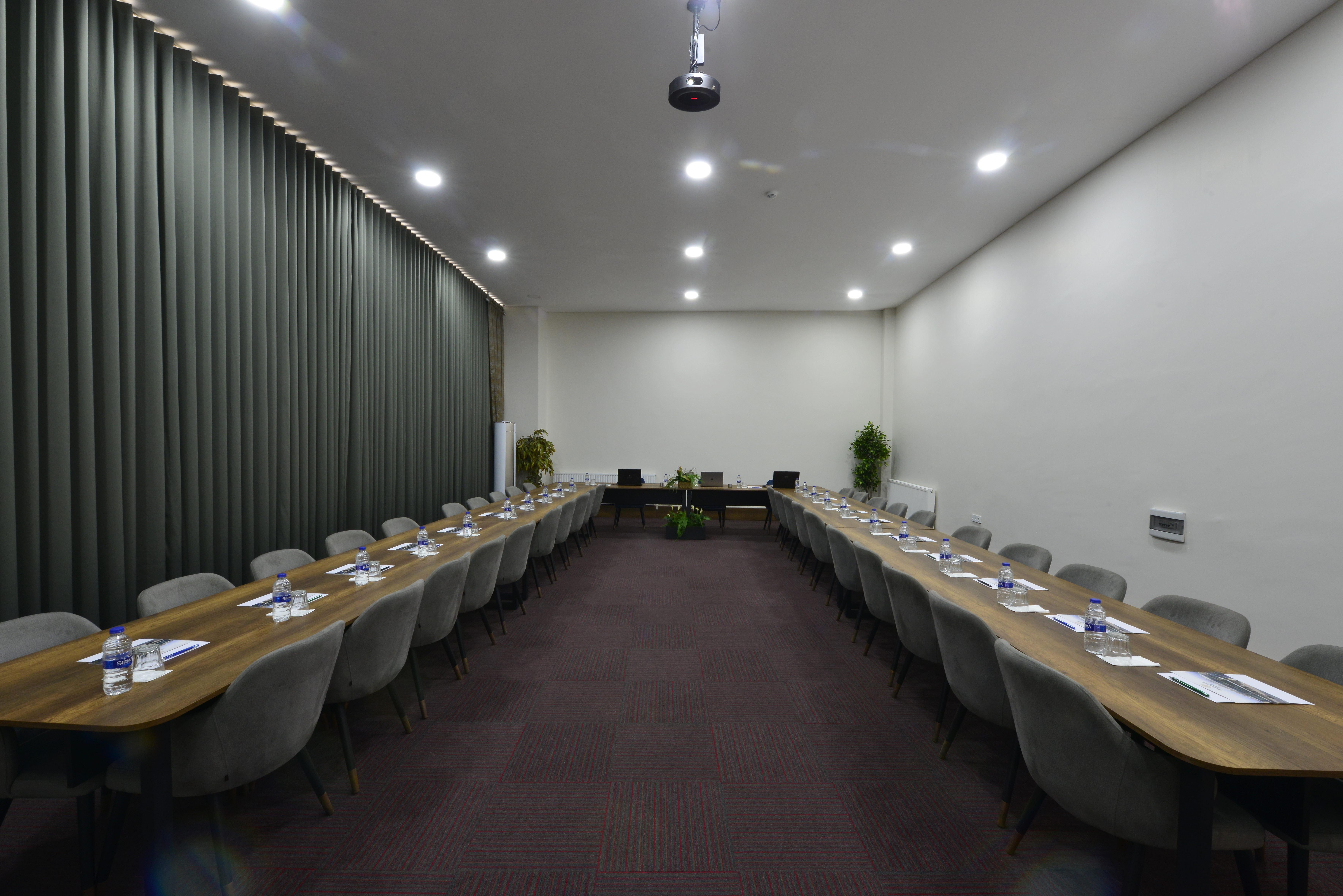 Otel Hidden Hills Airport 5*
