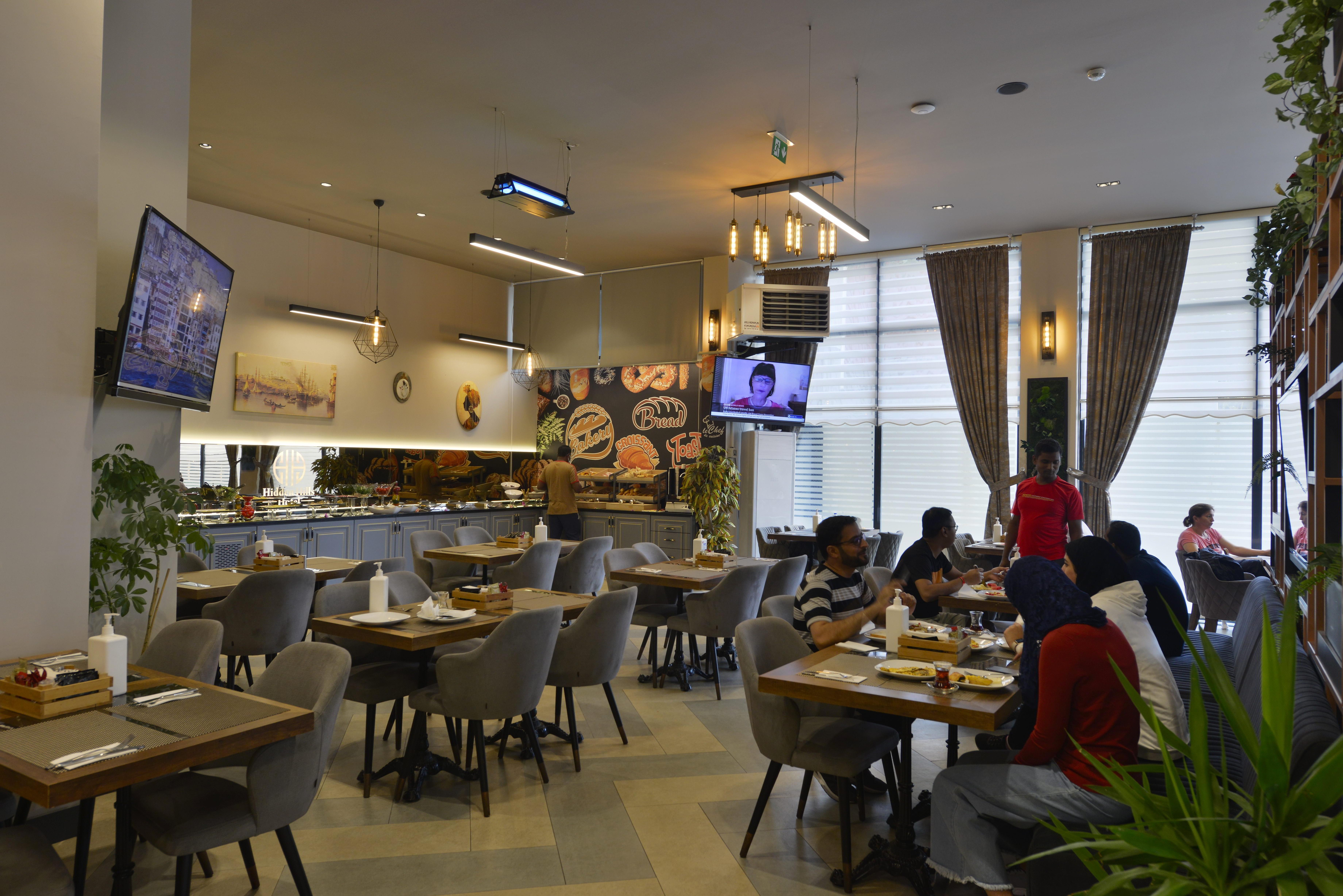 Hidden Hills Airport Otel 5*
