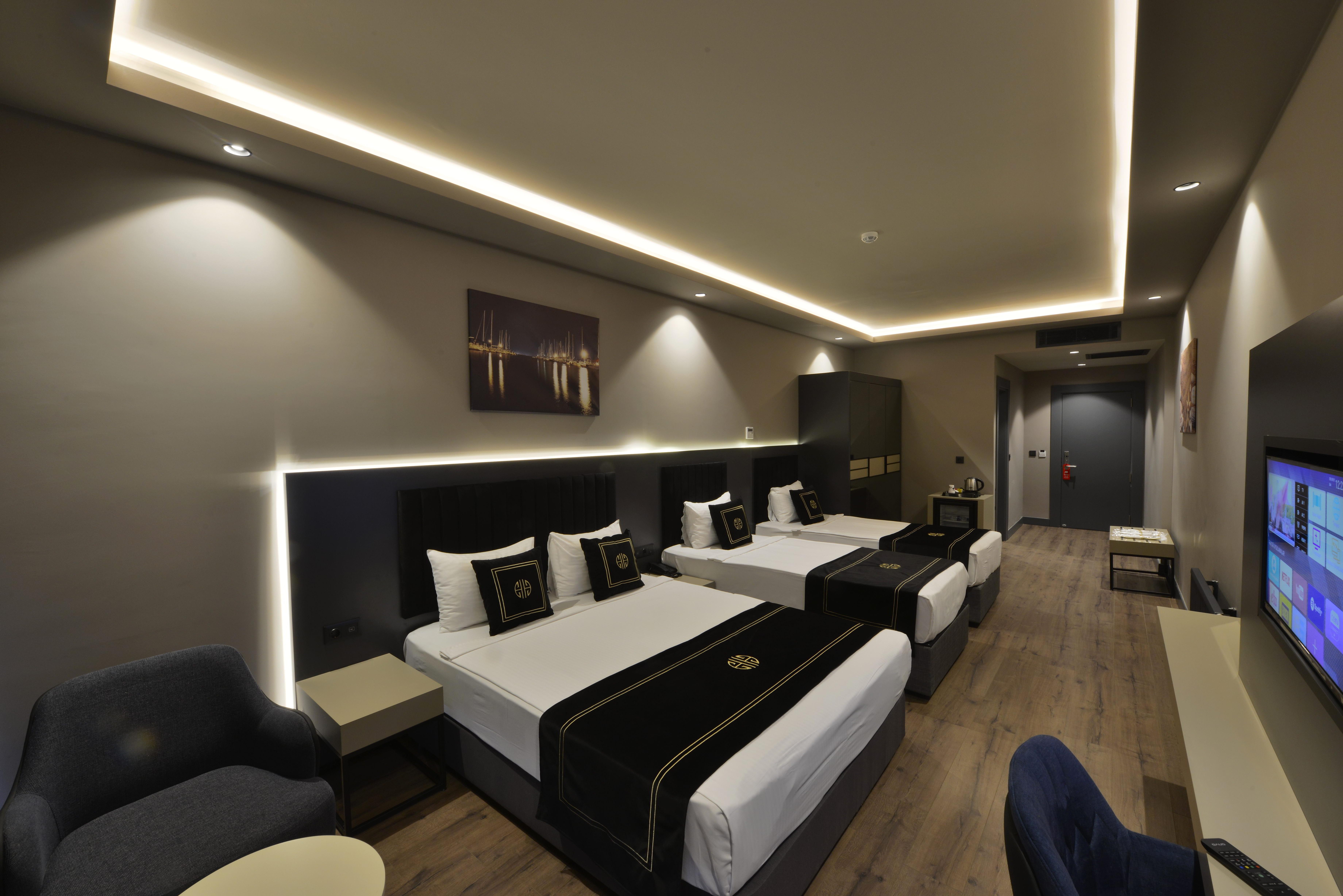Hidden Hills Airport 5*