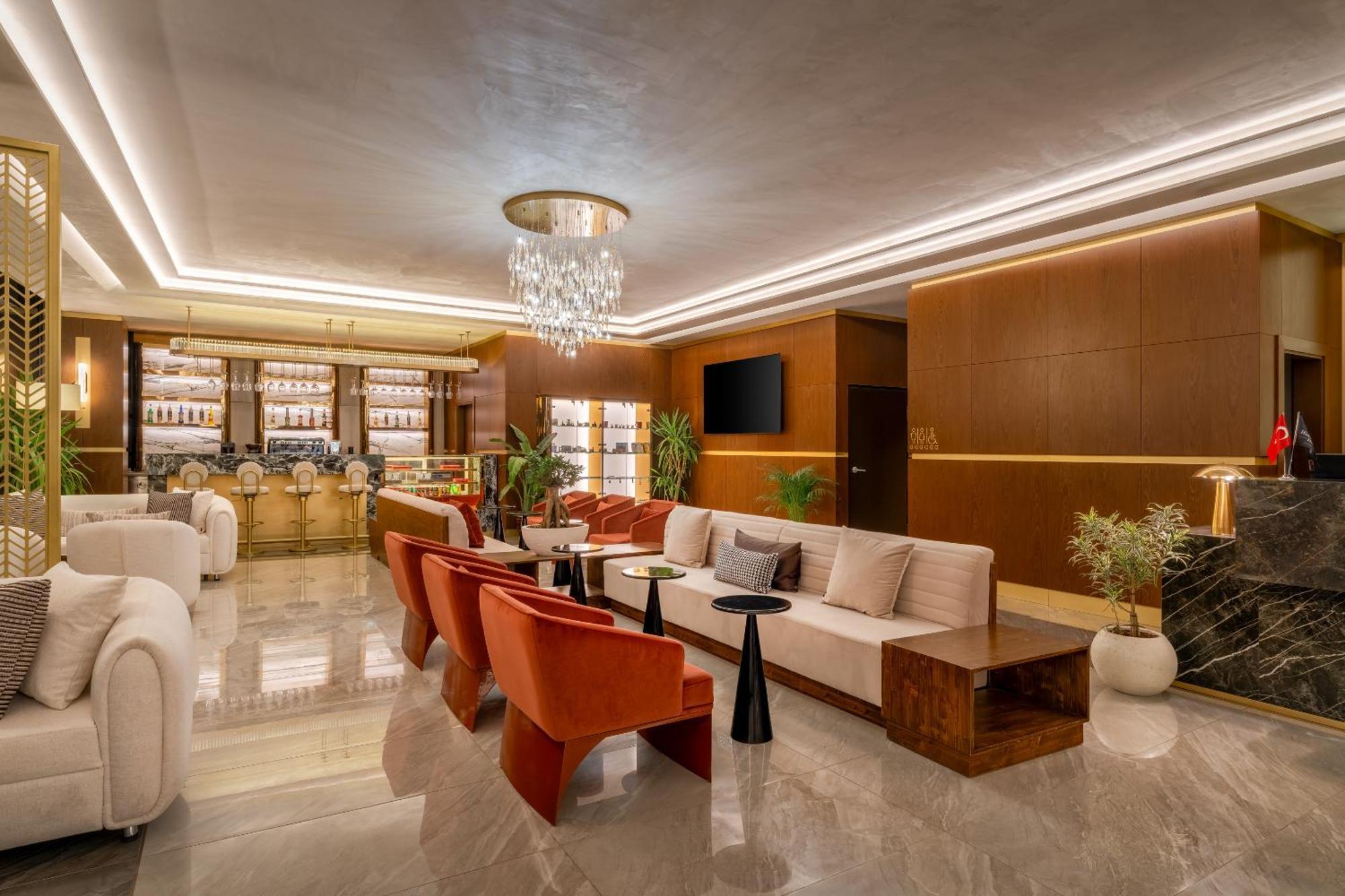 Hidden Hills Airport Otel 5*