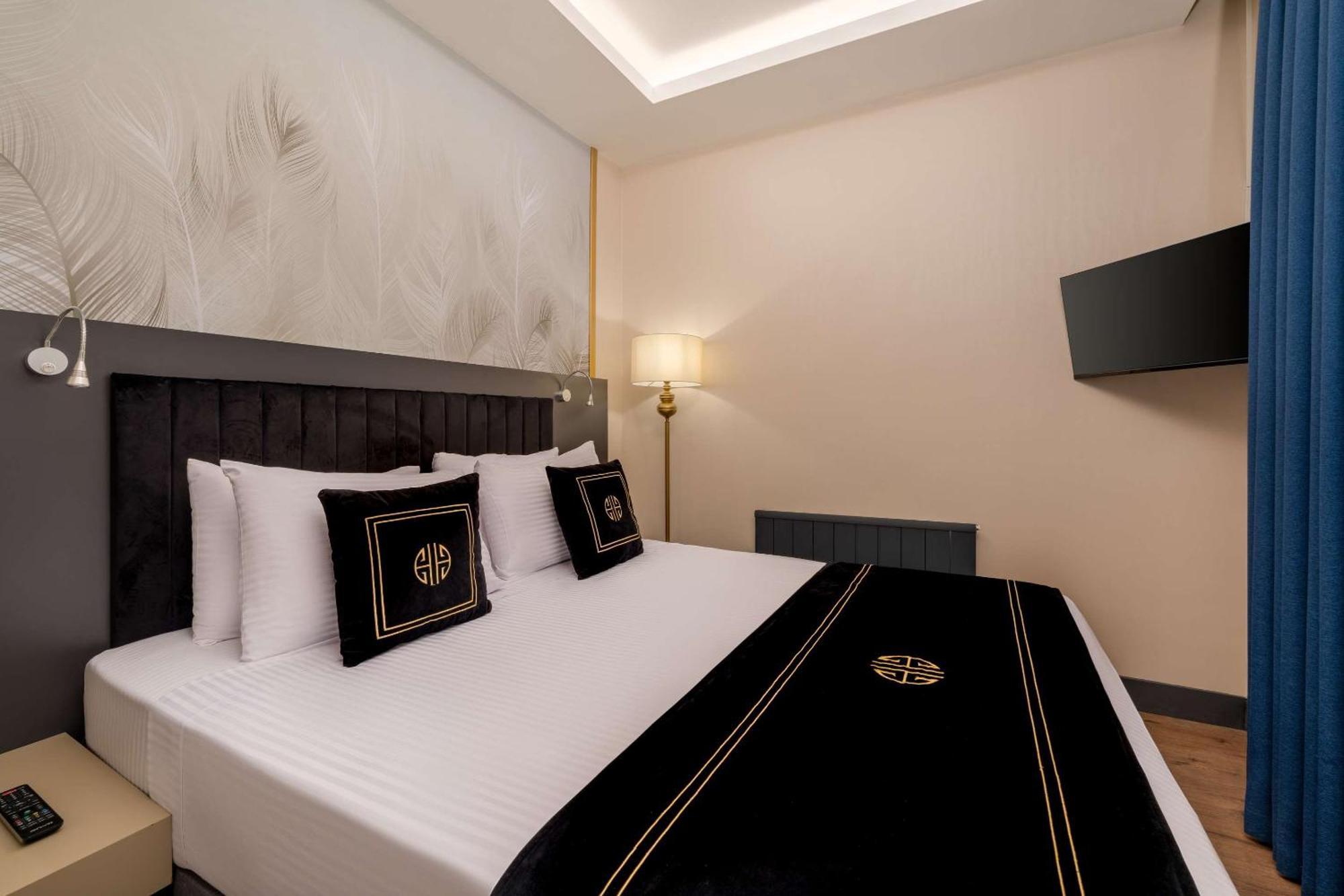 Hidden Hills Airport Otel 5*